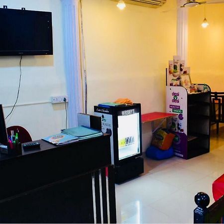 Town Hostel Mumbai - Ac Dormitory Екстериор снимка