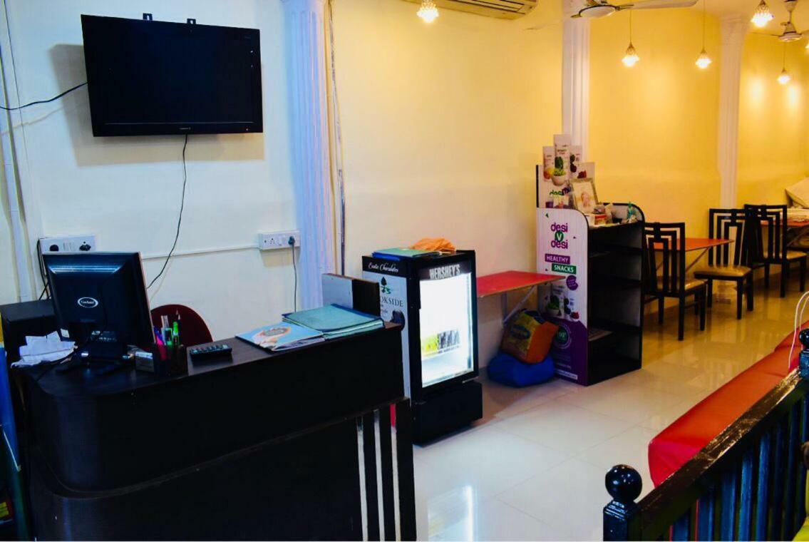 Town Hostel Mumbai - Ac Dormitory Екстериор снимка